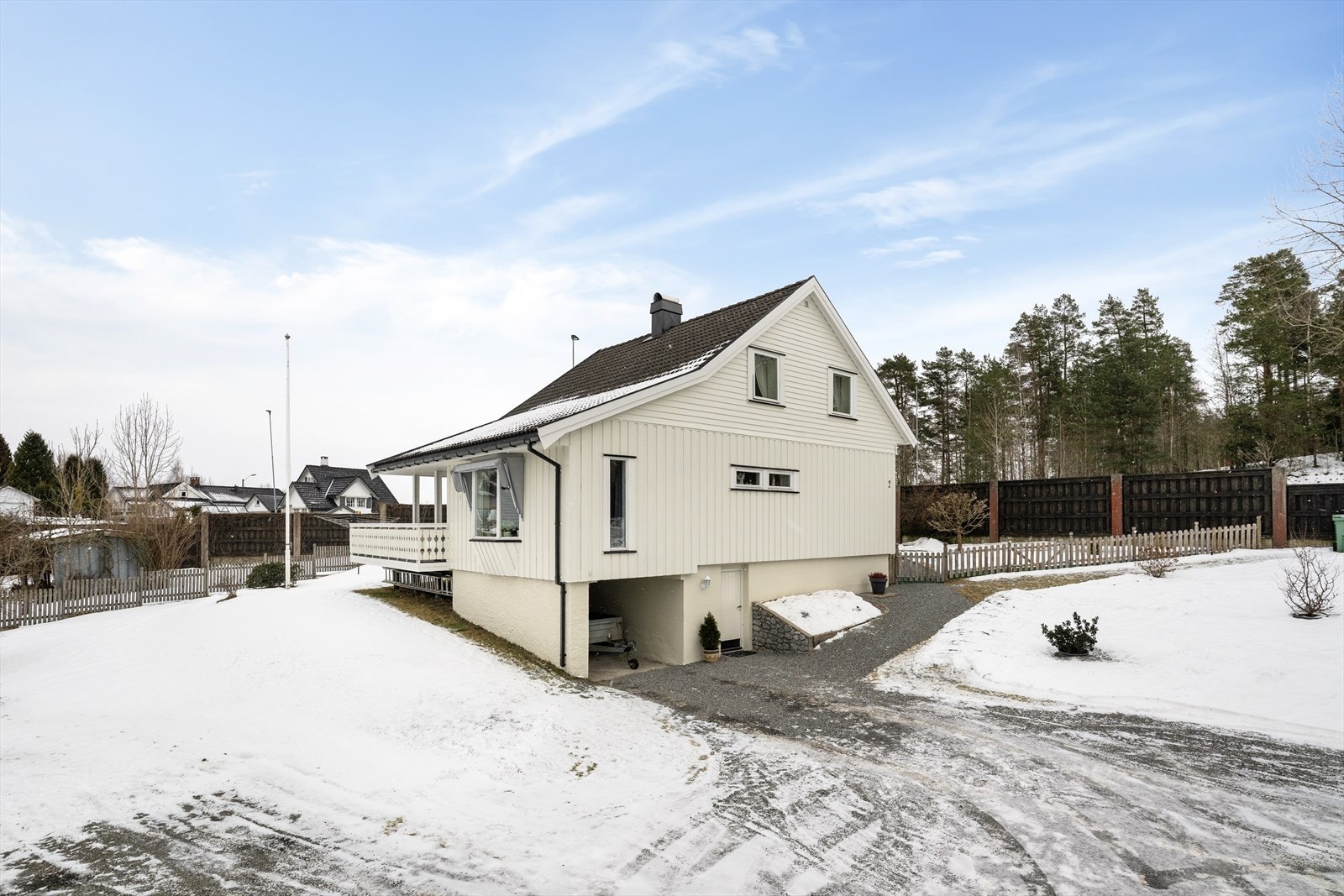 Koselig og innholdsrik enebolig på Brekka med nærhet til bydelen Åfoss i Skien. Galleribilde