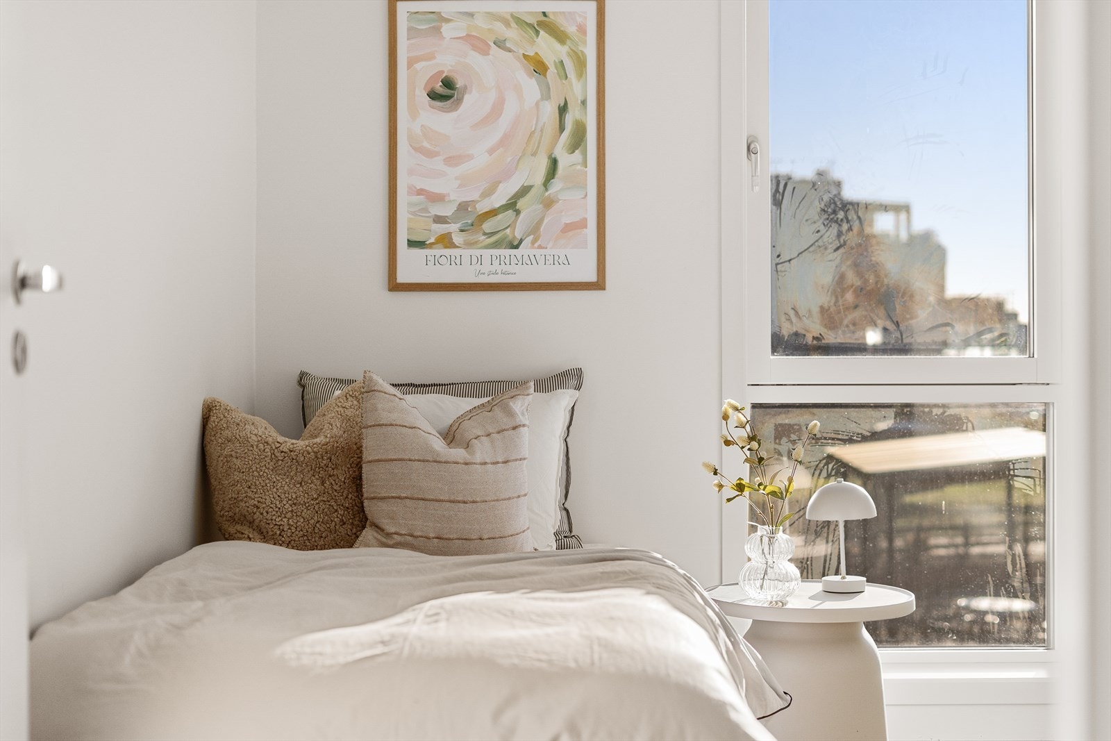 Soverommet har godt med garderobeplass. Galleribilde