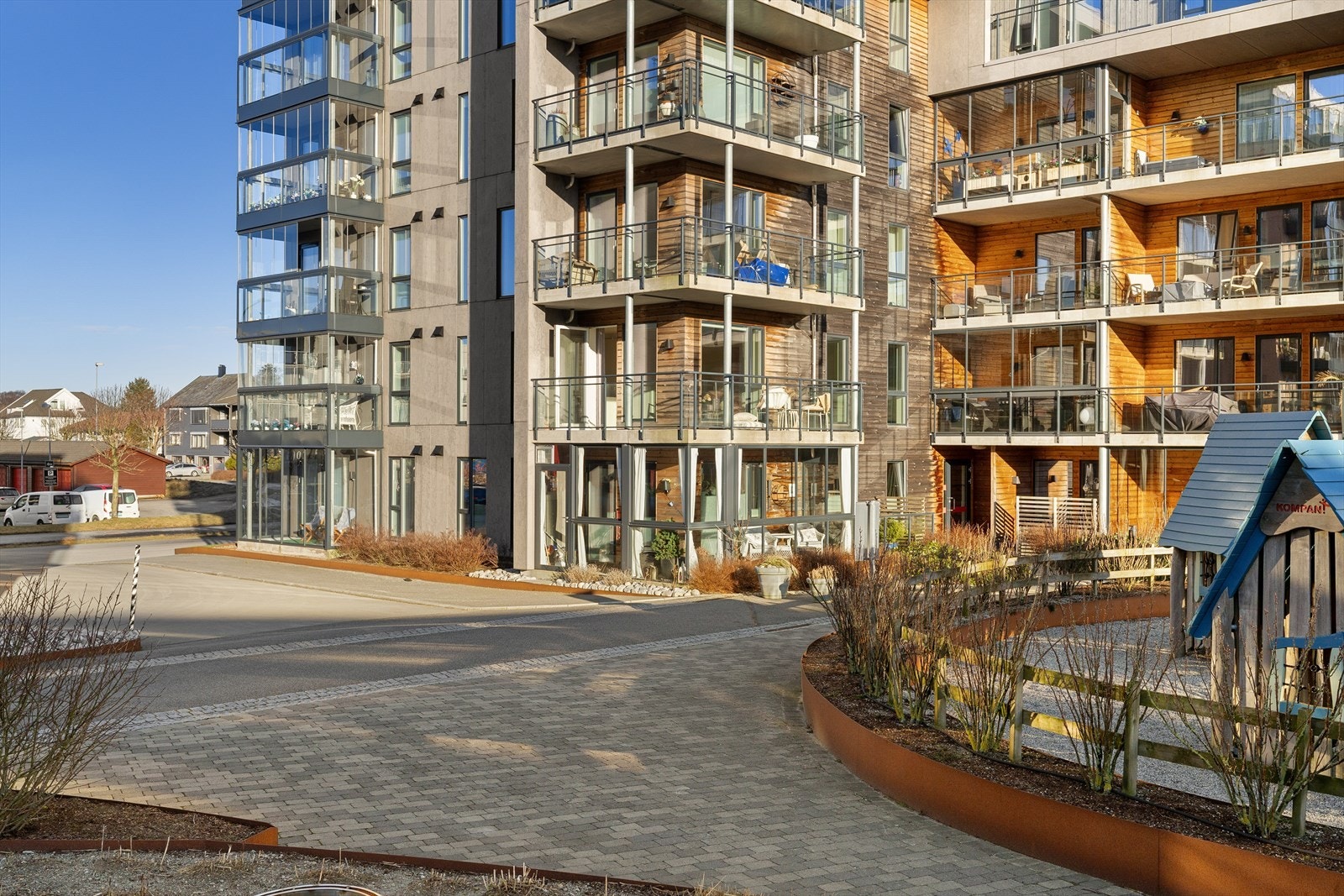 Hjørneleilighet som ligger i byggets 2. etasje. Galleribilde