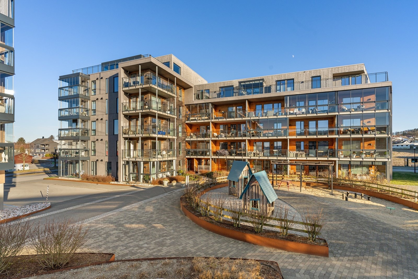 Flotte opparbeidede uteområder for både store og små. Galleribilde