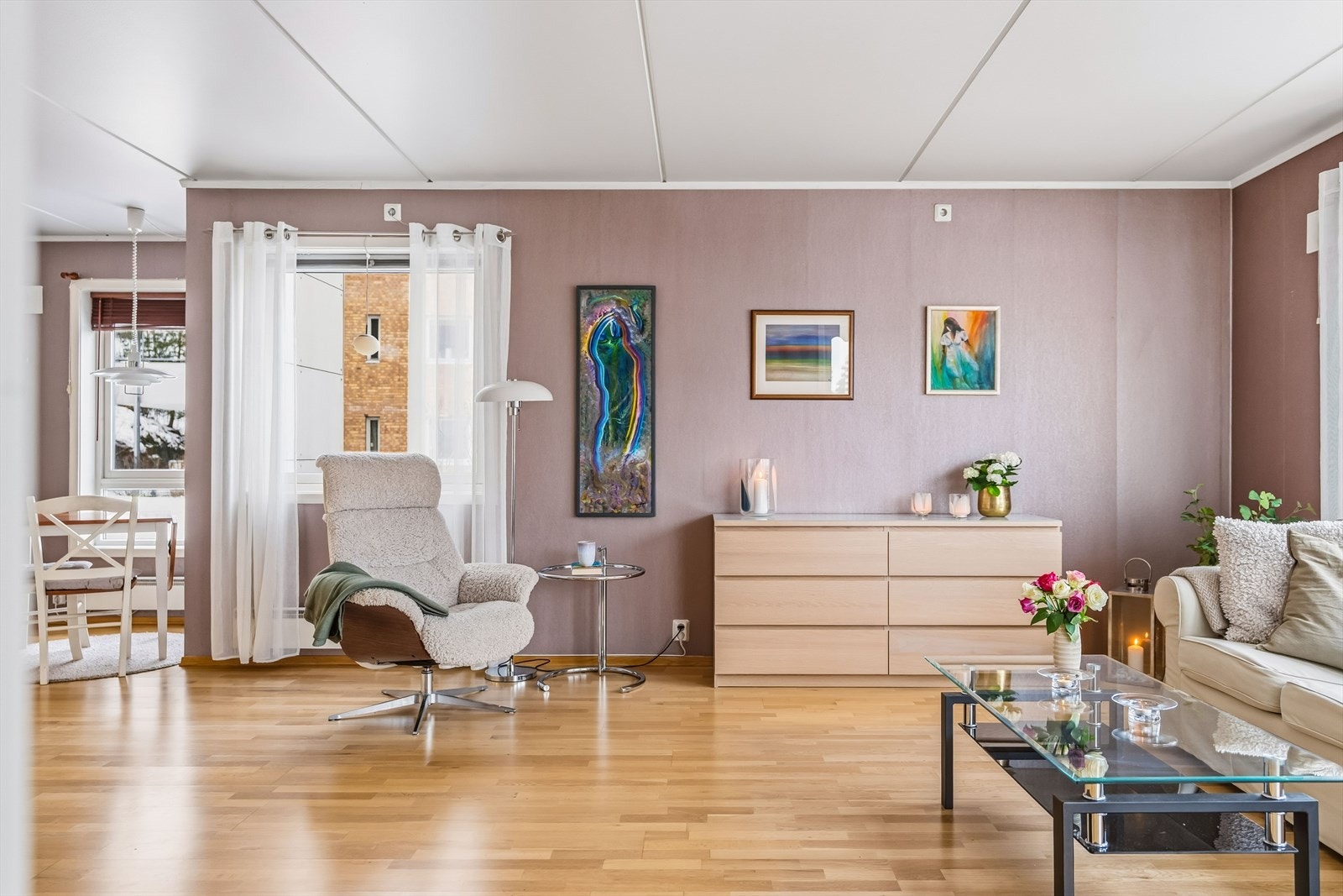 Det er parkett på gulvet. Galleribilde