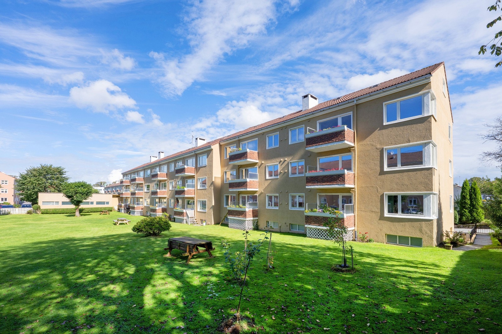 Her bor man sentralt med gåavstand til sentrum og bussholdeplass like ved. Galleribilde