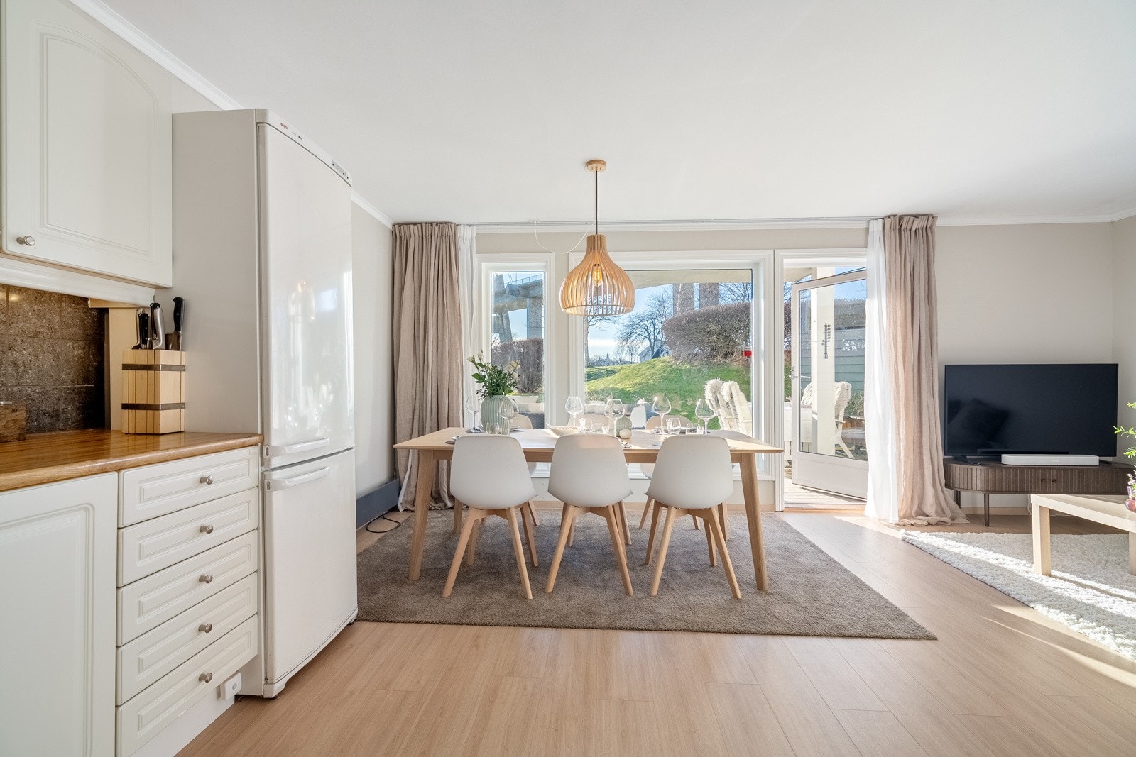 Hvert måltid kan nytes til herlig utsikt. Galleribilde