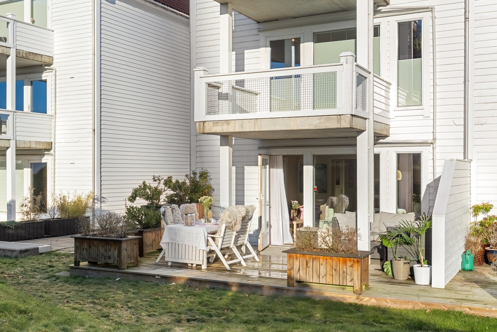 Med et solrikt uteområdet i le for nordavinden! Galleribilde