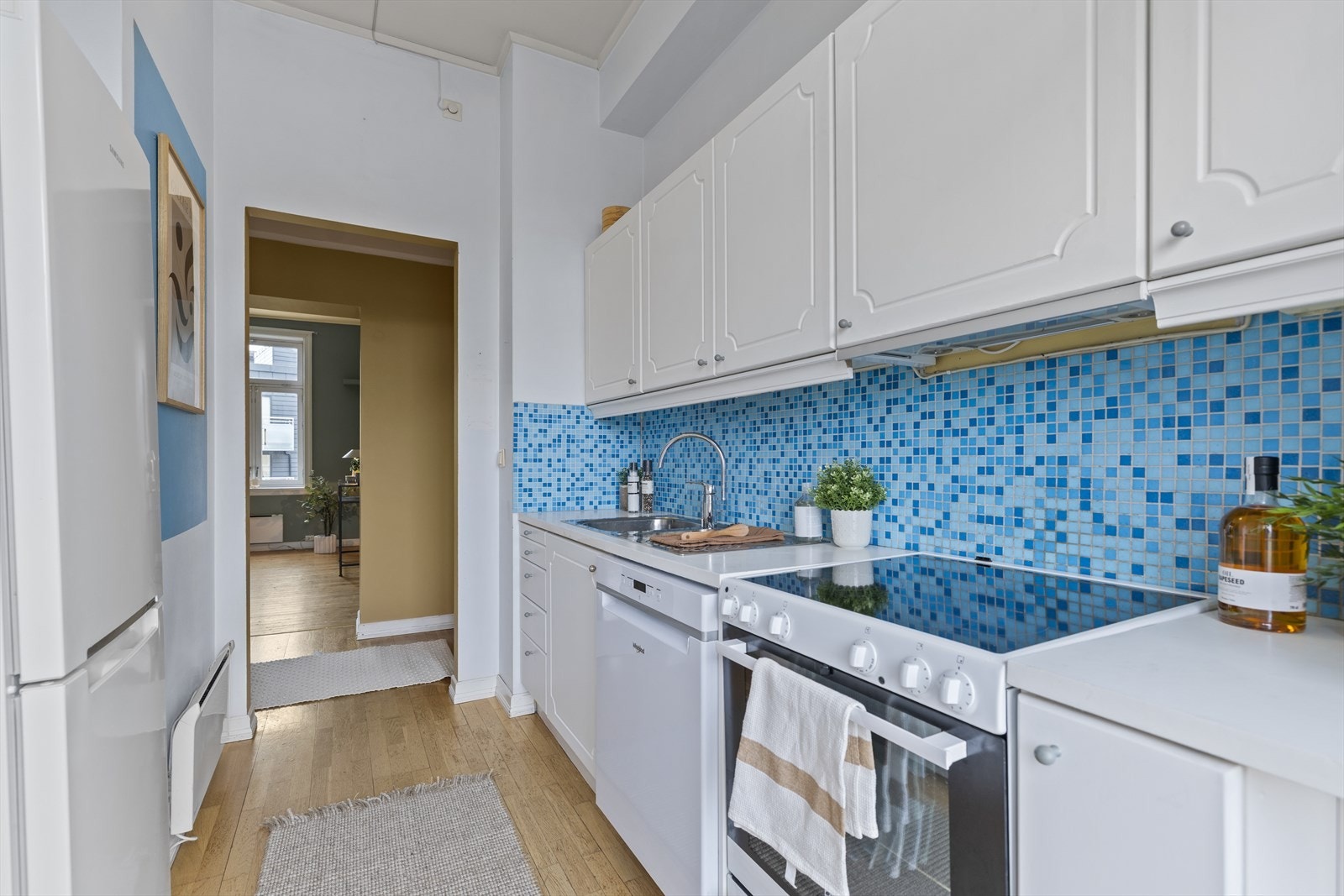 Ifølge salgsoppgave da selger kjøpte boligen i 2007 var det markedsført med nyere kjøkken. Galleribilde