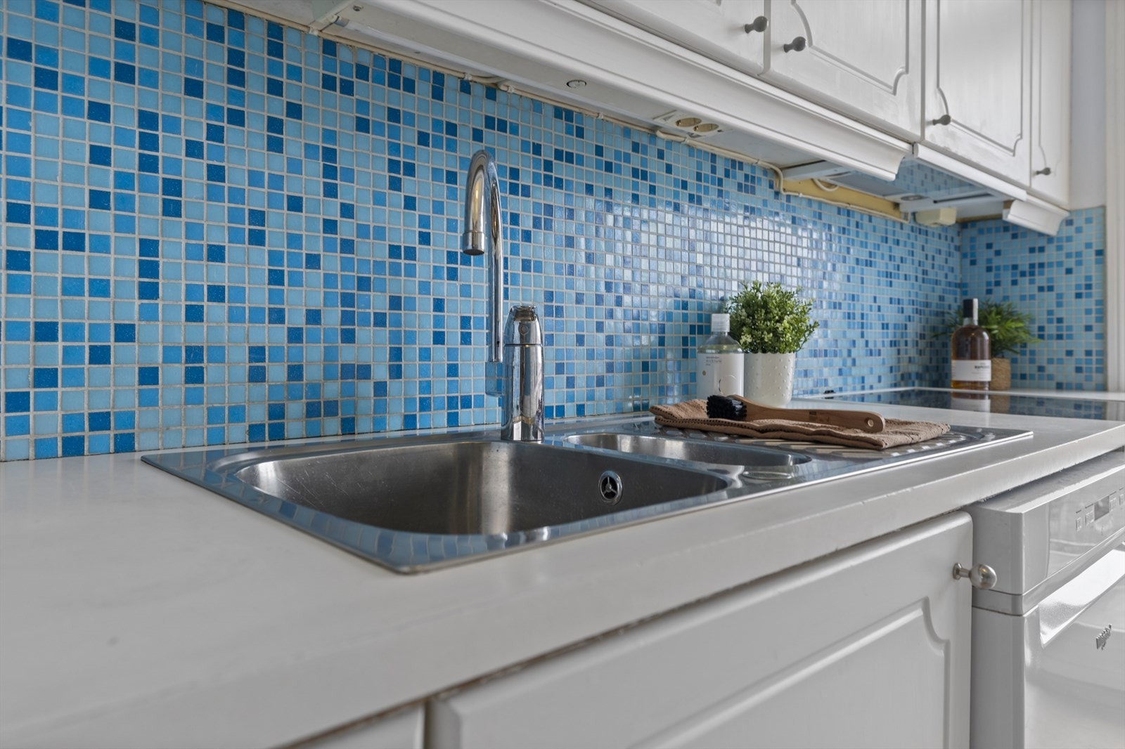 Komfyr og oppvaskmaskin medfølger salget. Galleribilde