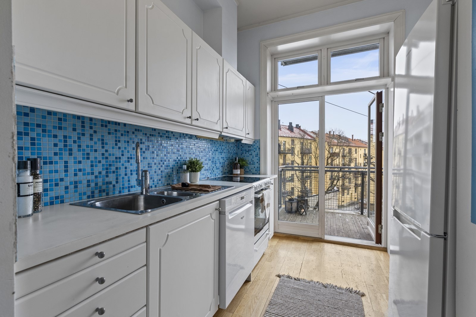 Separat kjøkken med god oppbevaringsplass og gode løsninger. Galleribilde