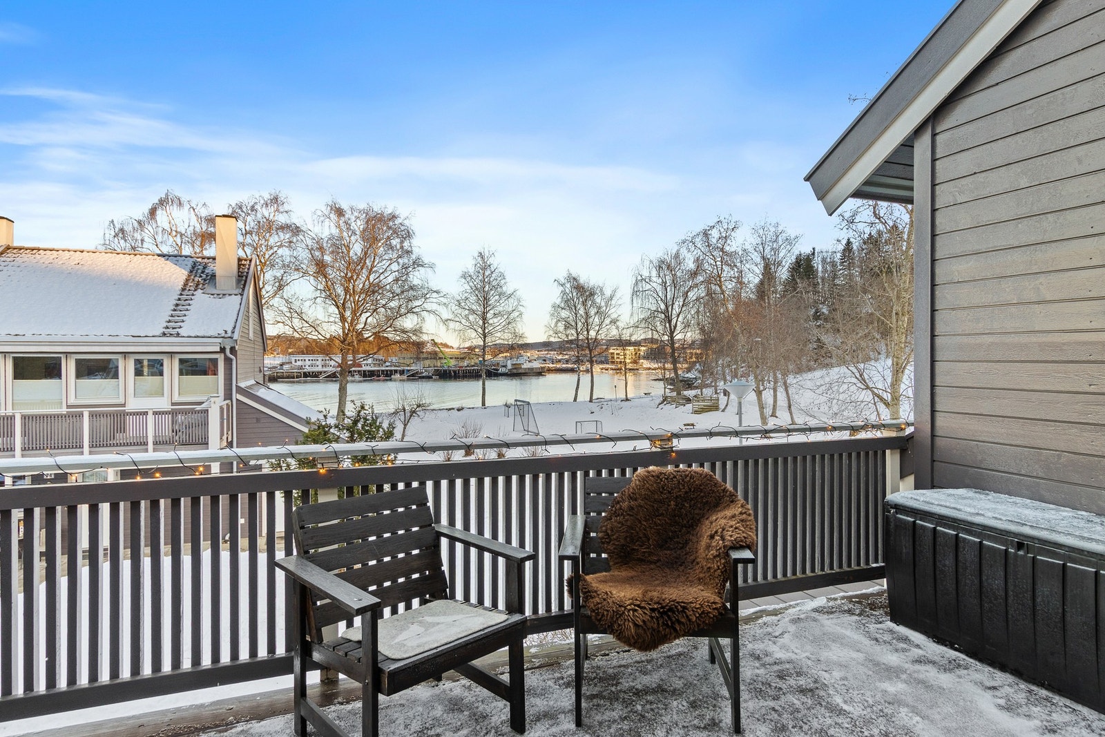 Veranda med plass til hagemøbler Galleribilde