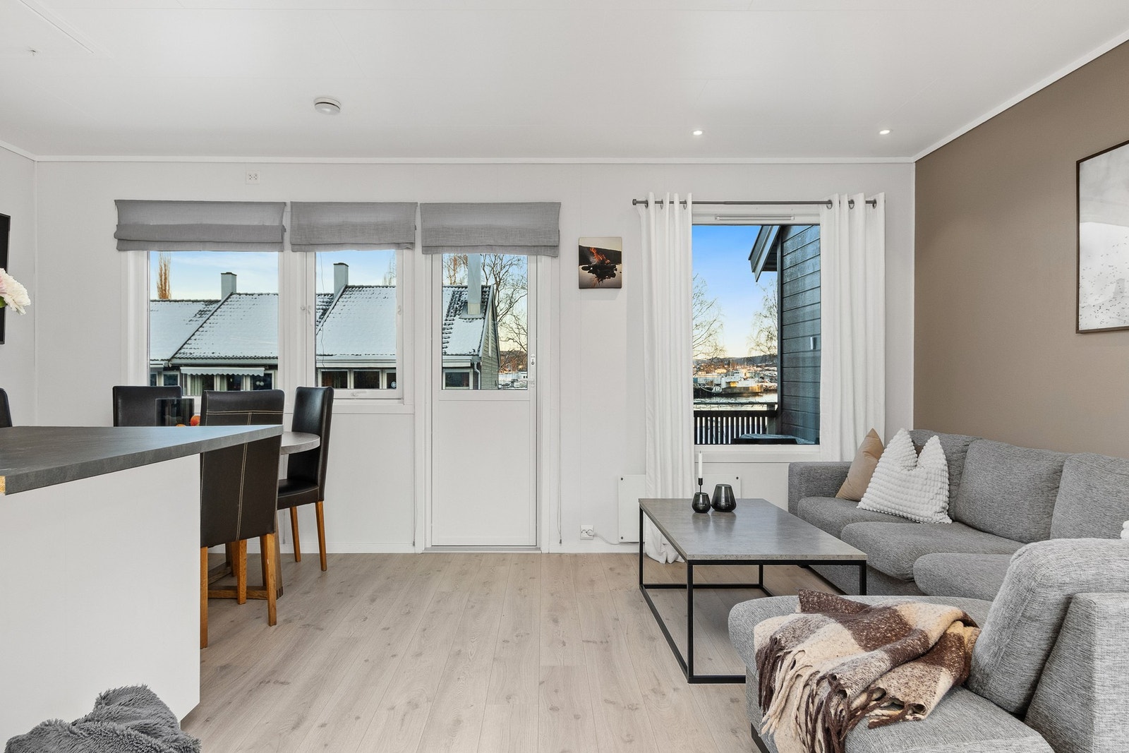 Stue med plass til sofagruppe. Galleribilde