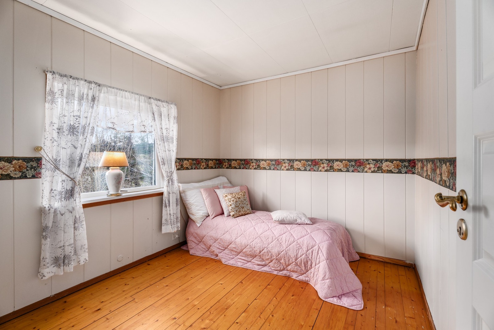 Soverom 1: Leiligheten har totalt 3 soverom. Galleribilde