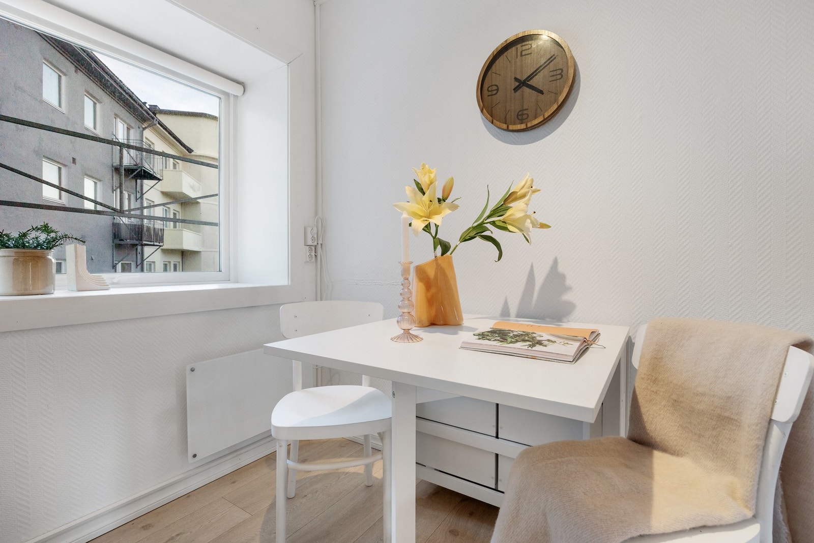 Her er det også plass til å innrede med en liten spisegruppe Galleribilde