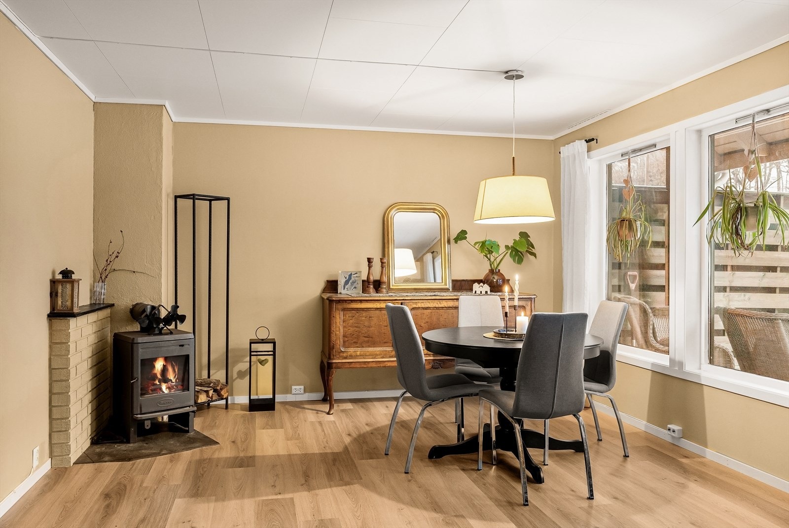 Hyggelig plass til spisebord. Galleribilde