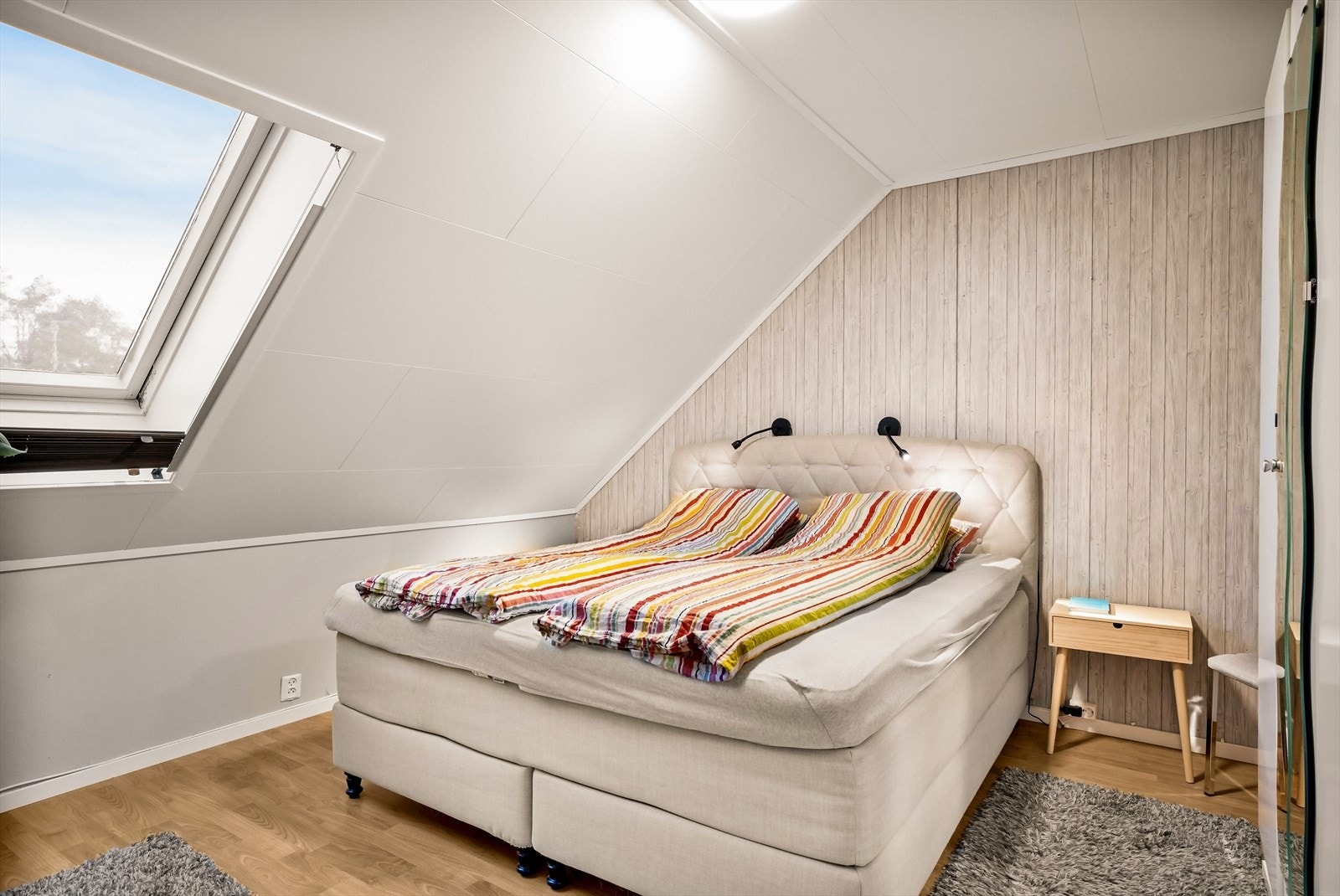 Hovedsoverom med mye skapplass. Galleribilde