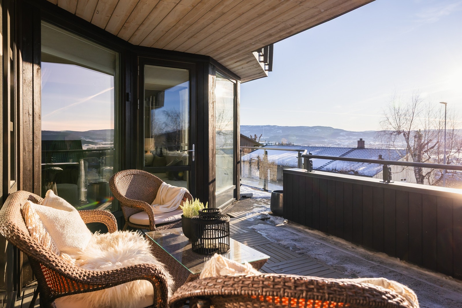 Perfekt mot sola, hvor man får sola tidlig inn formiddag og har den helt til kveldstid. Galleribilde