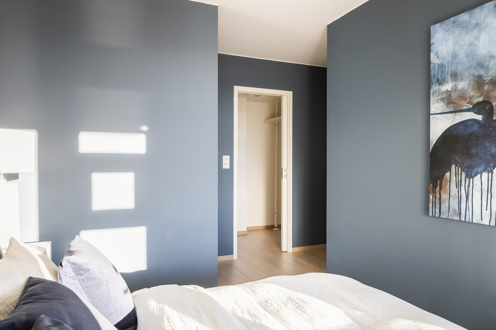 Hovedsoverommet har eget walk-in closet og tilsammen utgjør hovedsoverom hele 12,9 kvm. Galleribilde