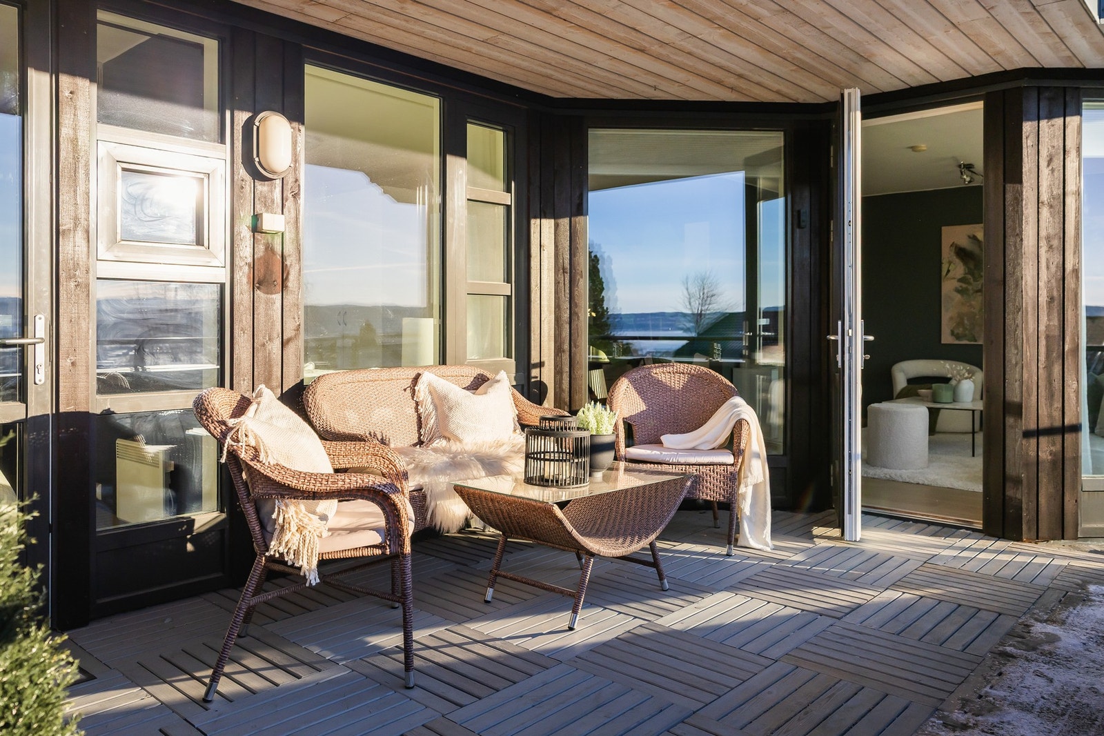 Herlig uteområde i et stille sameie, i en rolig blindgate. Galleribilde