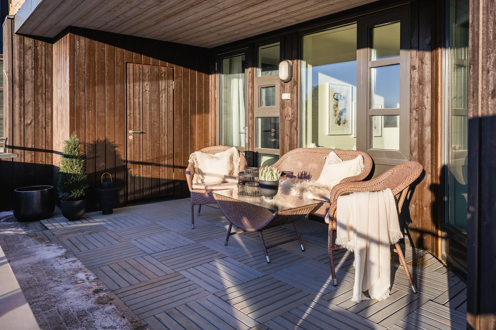 Store deler er også under tak, som er praktisk samt at man har en liten utebod i tilknytning. Galleribilde