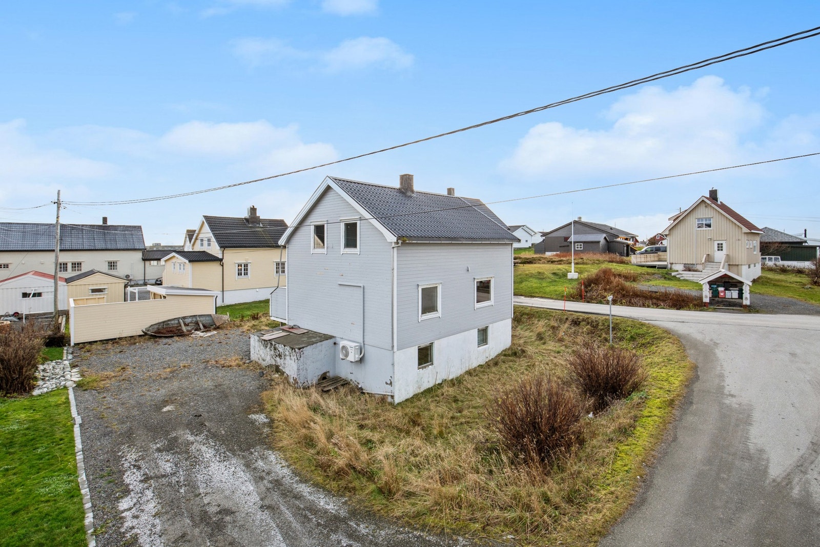 Enebolig med nausttomt på Inner Innveien på Veiholmen Galleribilde