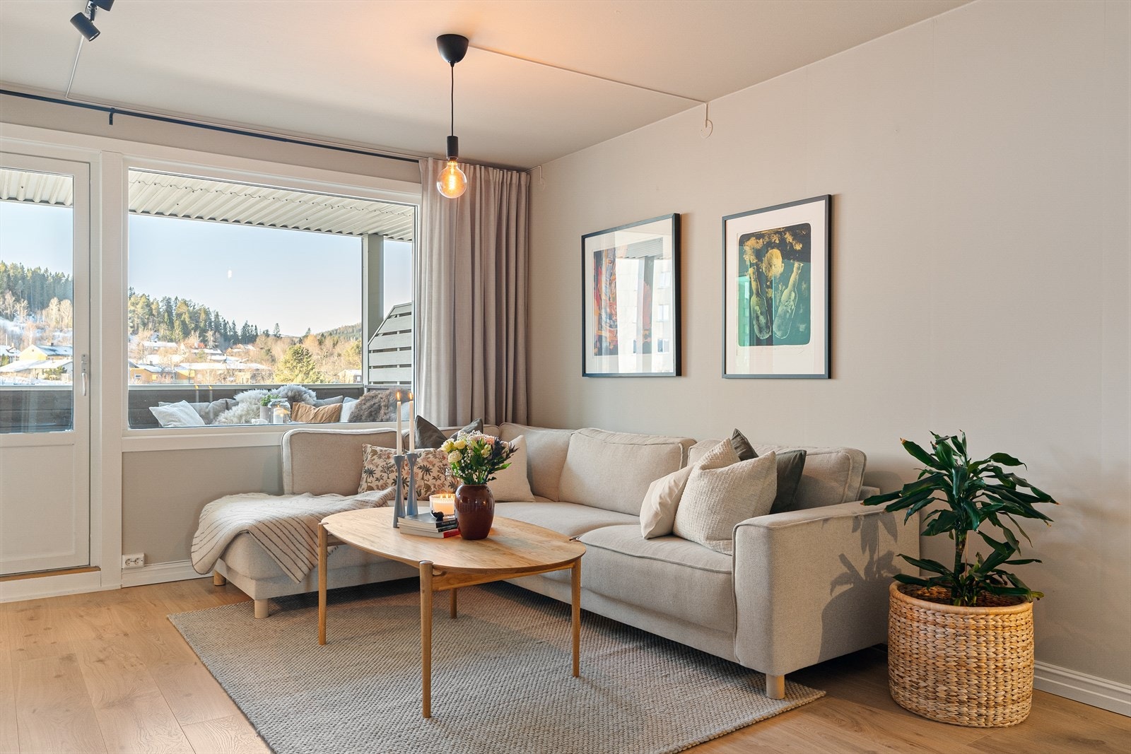 Velkommen til Gamle Oslovei 31H - en pen og innholdsrik 4-roms toppleilighet med attraktiv beliggenhet på Nyborg. Galleribilde