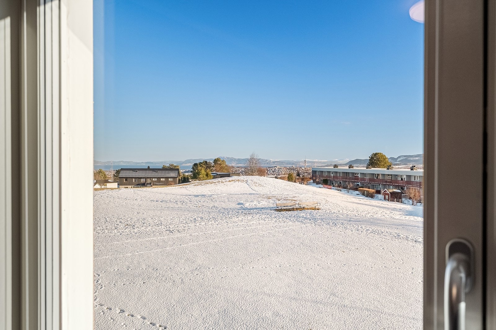 Borettslaget har en heltidsansatt vaktmester som foretar alt av brøyting, strøing, vasking av oppgang osv. Galleribilde