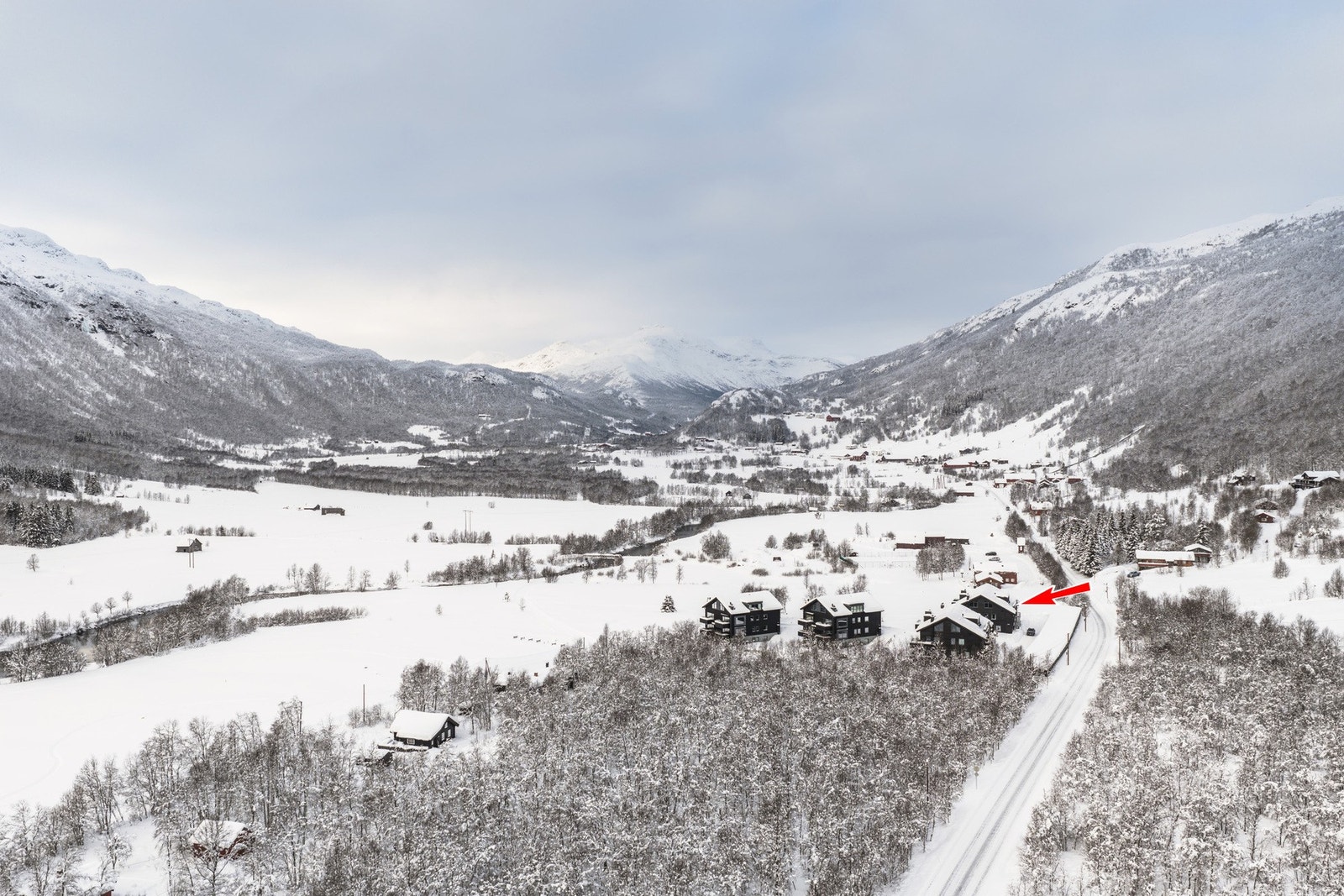 Beliggenhet - rett utenfor Vaarstølen starter langrennsløypene som tar deg milevis i vakkert fjellterreng. Galleribilde