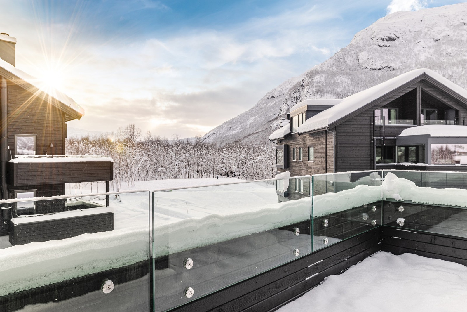 Utsikt mot syd-øst fra balkong. Galleribilde