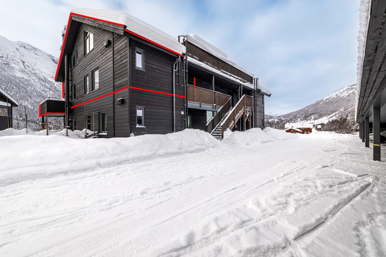 Leiligheten har inngang fra svalgang i 2. etasje. Galleribilde