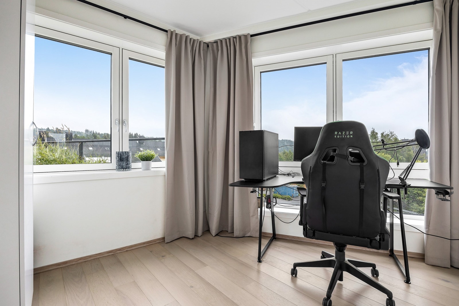 Soverom nr 2 passser perfekt som barnerom, kontor eller gjesterom. Galleribilde