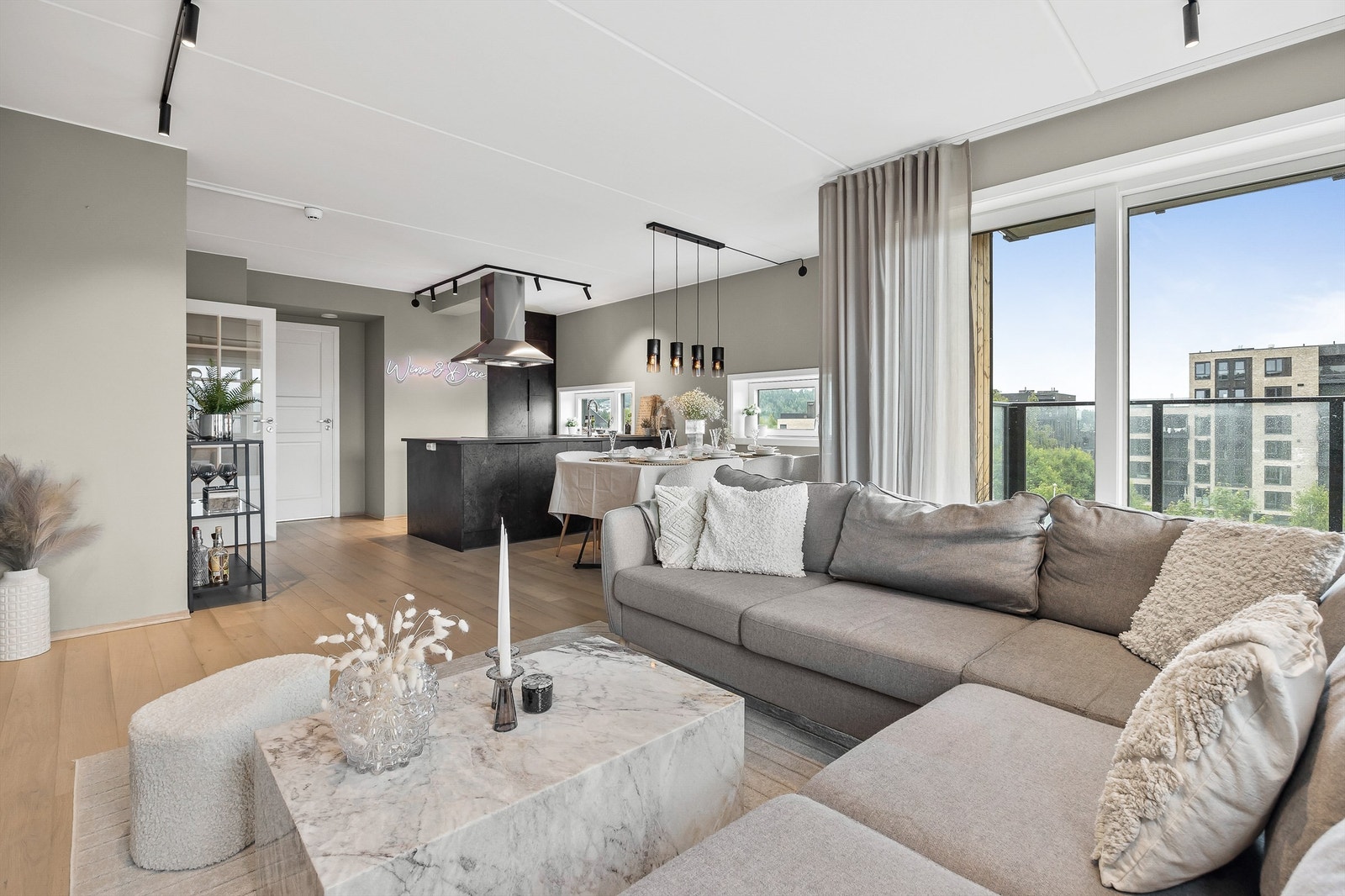 Utgang til sydøstvendt veranda på 14 kvm. Galleribilde