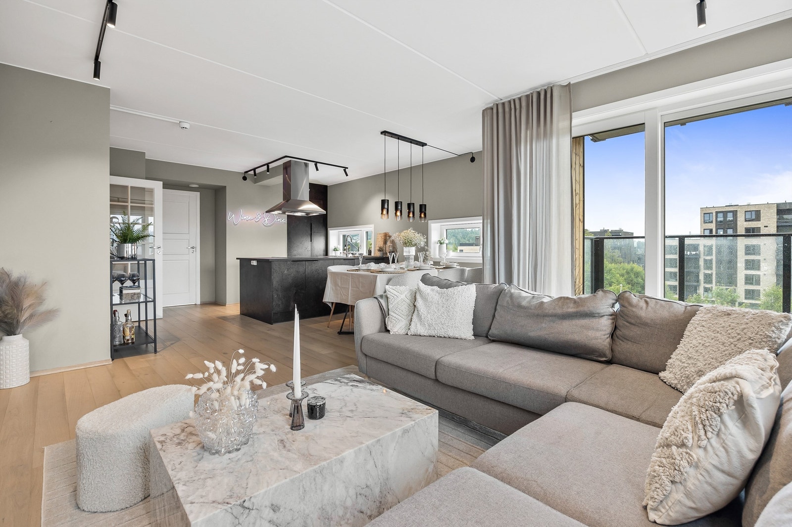 Gjennomgående hjørneleilighet i 3.etasje med en attraktiv beliggenhet. Galleribilde