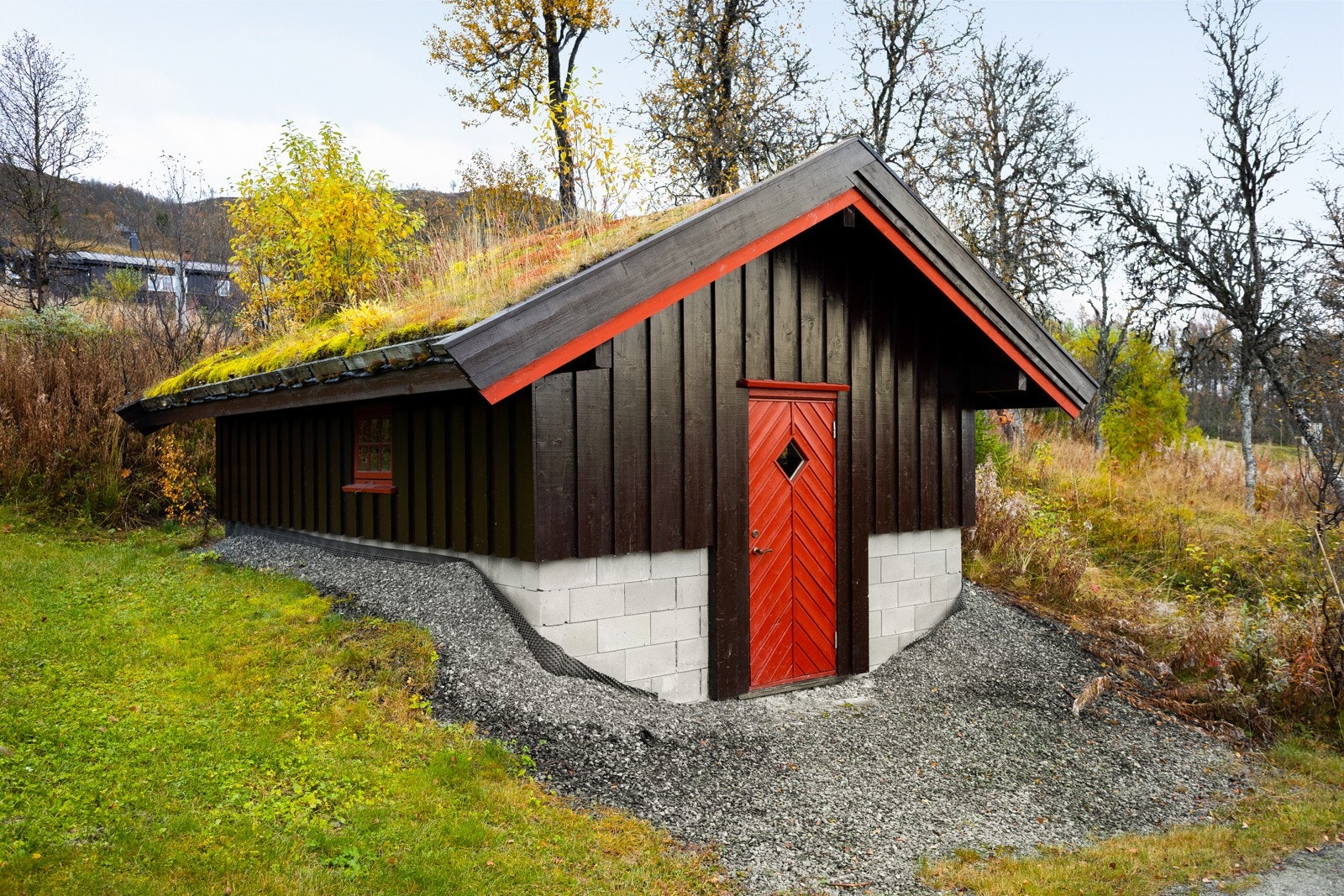 I tillegg til garasjeplass med tilhørende skiskap har leiligheten to egen boder i felles bod på tunet Galleribilde