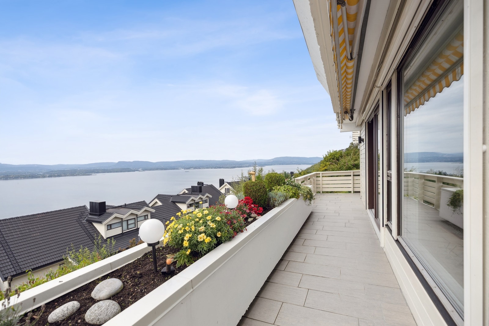 Vestvendt markterrasse på ca. 33 kvm Galleribilde