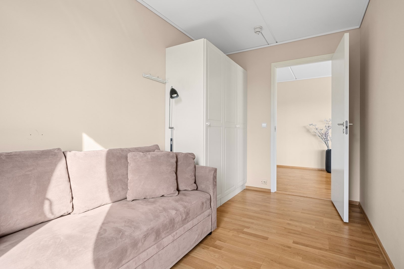 Soverommene har samme kvalitet på vegger og gulv som i resten av leiligheten. Galleribilde