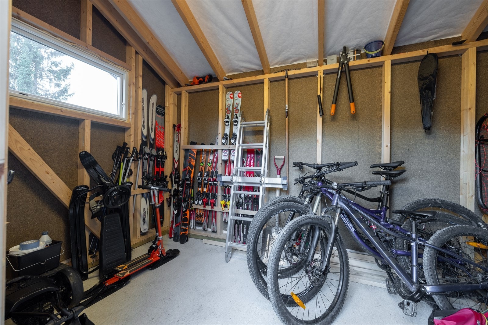 Romslig utebod Galleribilde