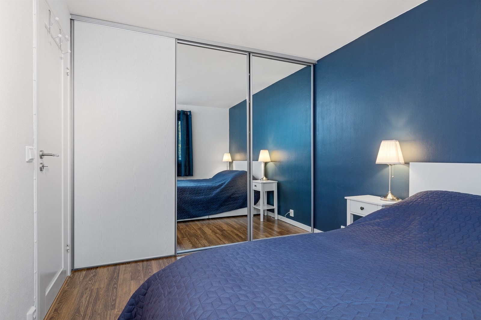 Soverom med flott garderobe løsning Galleribilde