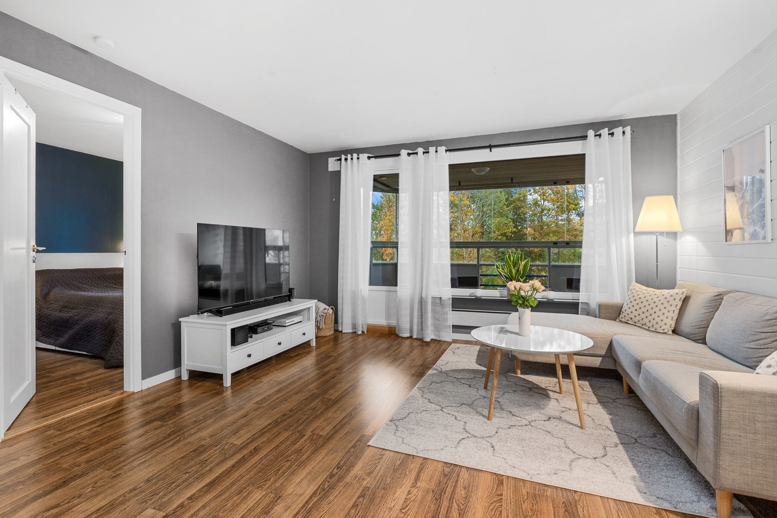 Stue med utgang til balkong Galleribilde