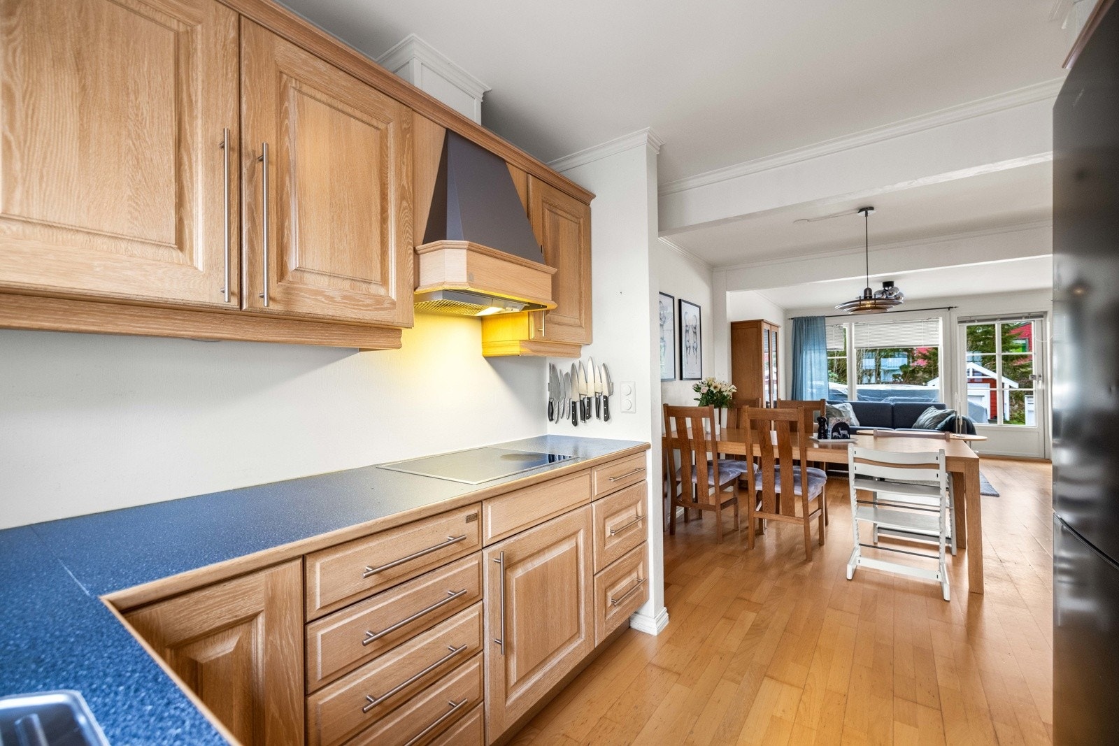 Kjøkken mot stue. Galleribilde