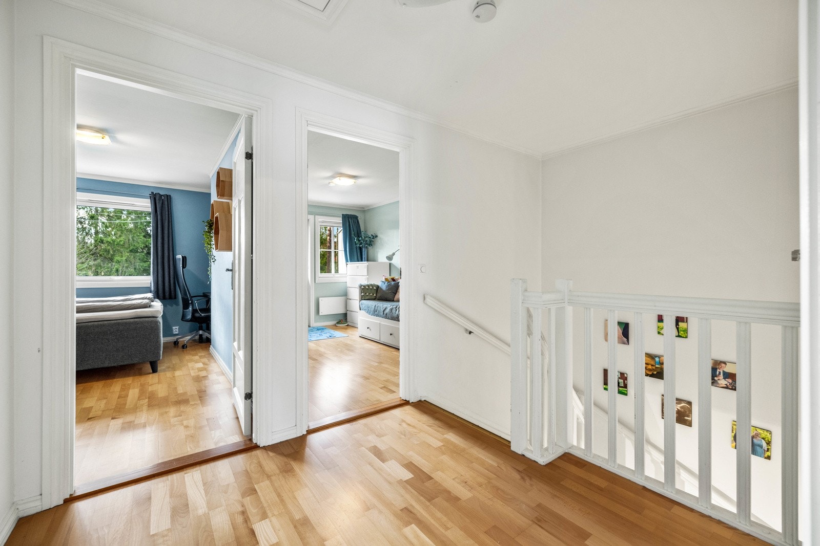 Oppe ligger tre soverom sammen med badet. Galleribilde