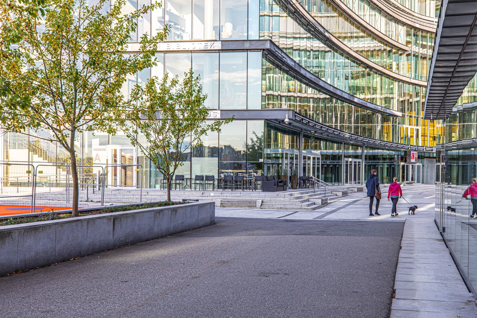 Lørenskog kulturhus med bl.a. kino, bibliotek og musikk- og kulturskole. Galleribilde