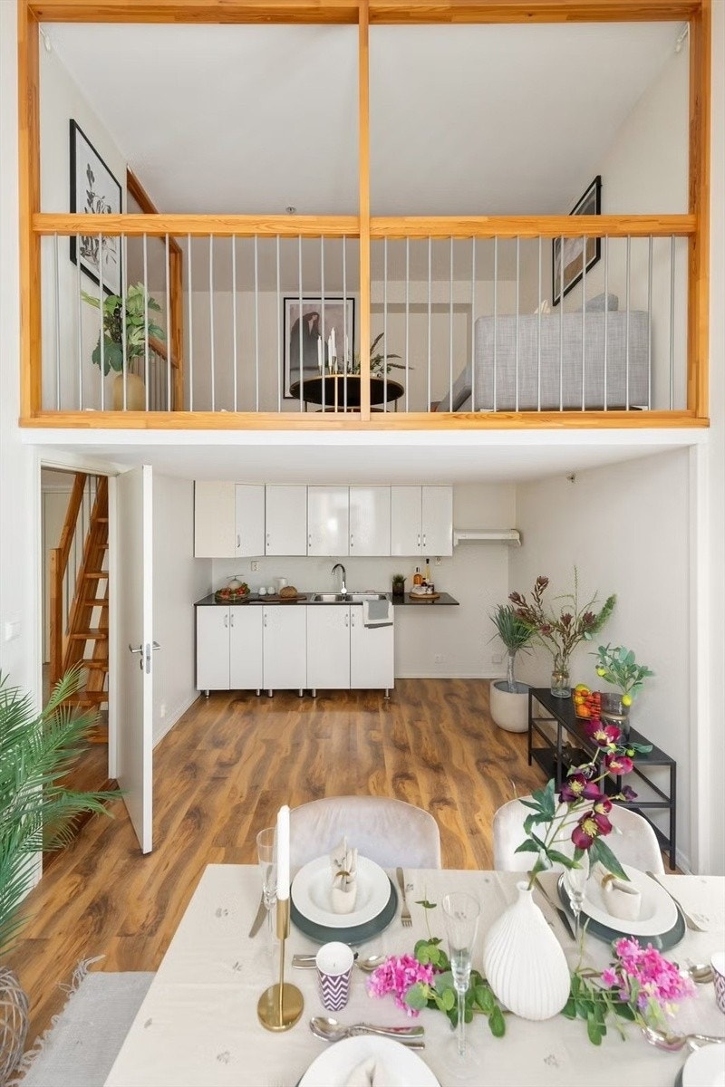 Spisestue med kjøkken, TV stue 2. etasje Galleribilde