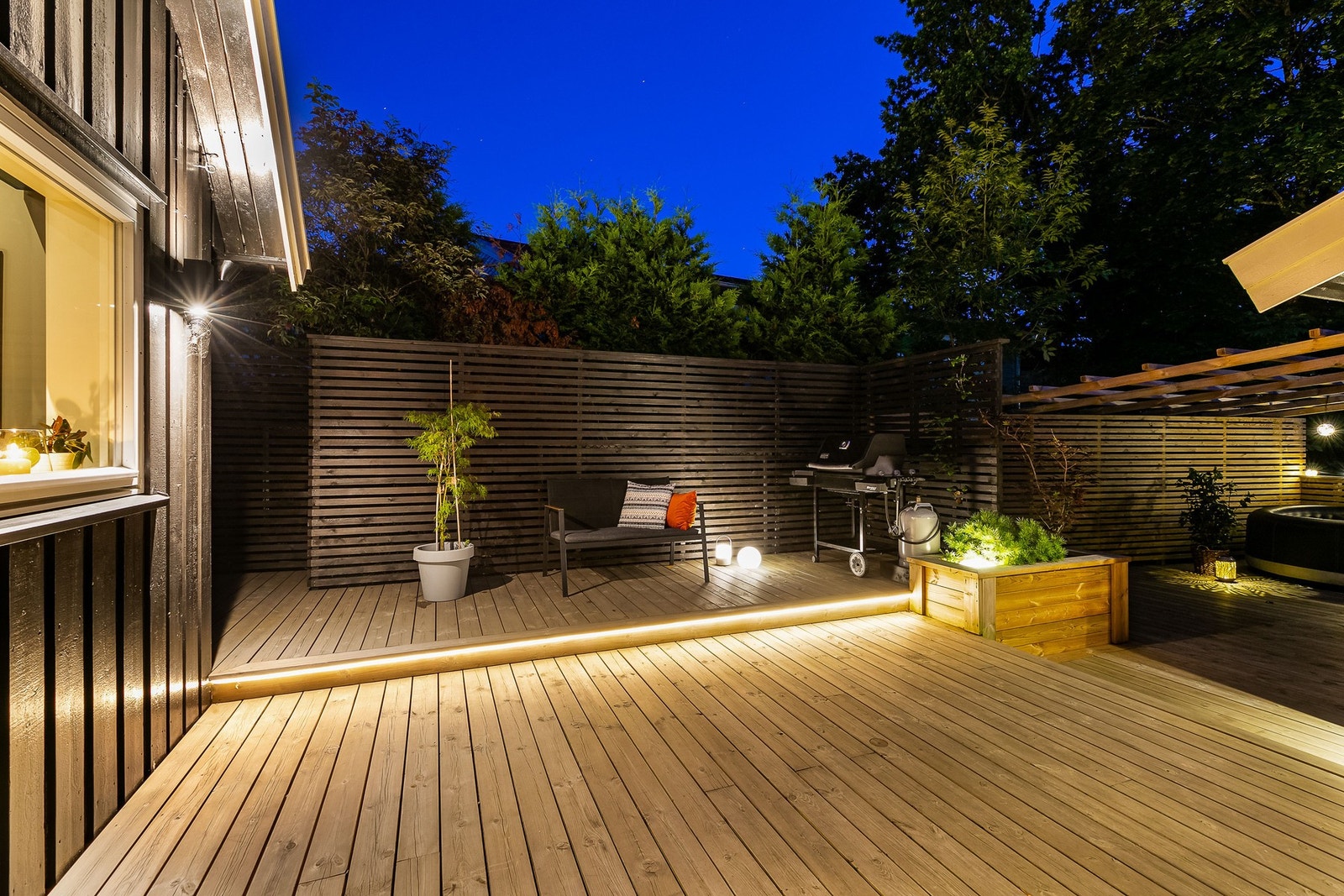 Terrassen vil oppleves lun og har fin belysning kveldstid (Foto: Børge Oppegård) Galleribilde