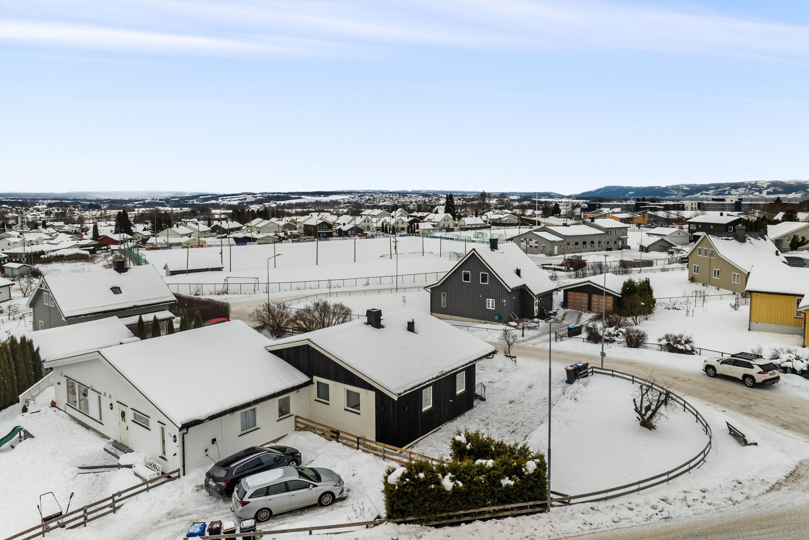 Det er for øvrig krot vei til barnehager, skoler, bussforbindelse og fine turområder blant annet i Klukahagan. Galleribilde