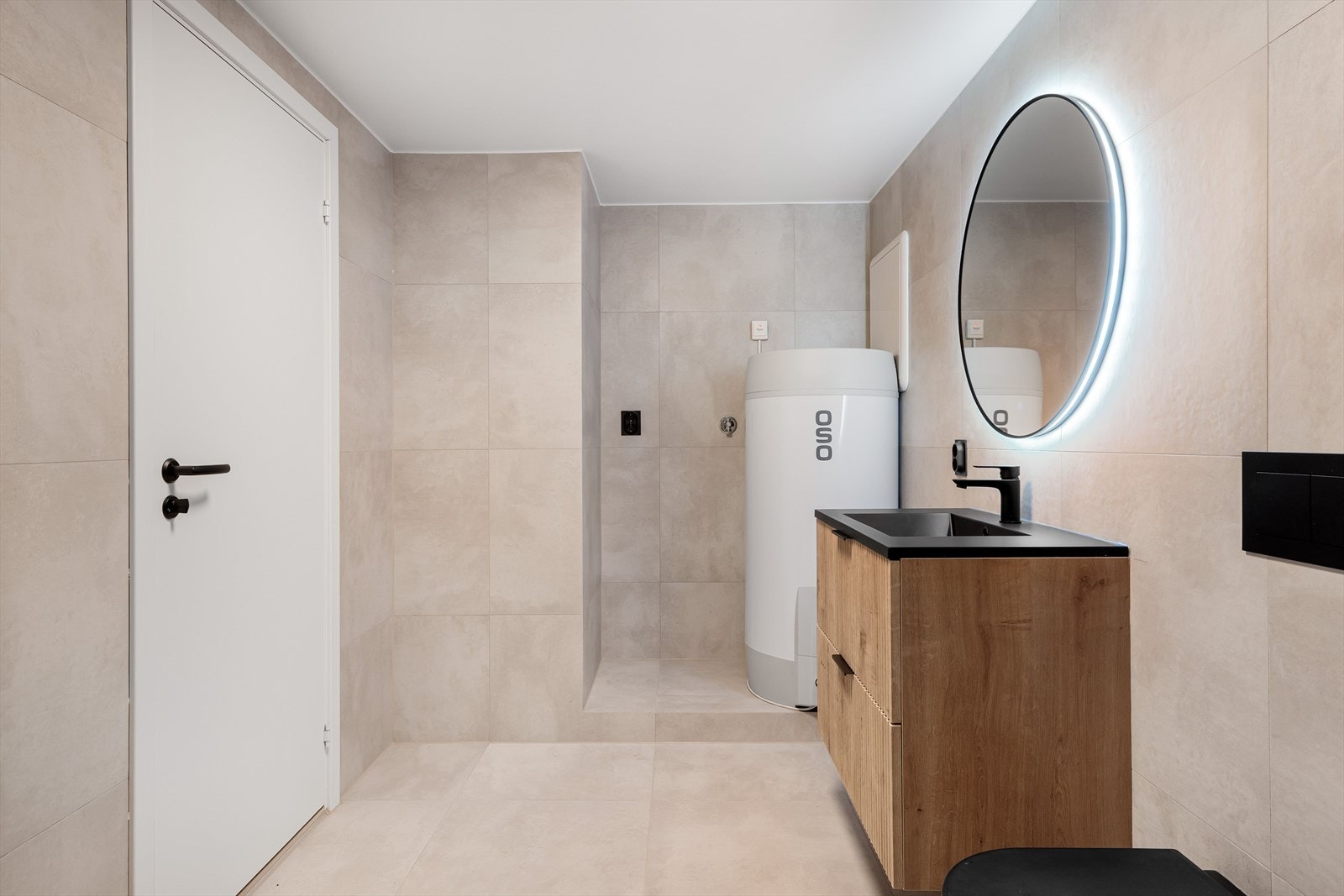 Det er opplegg for vaskemaskin på badet. Galleribilde