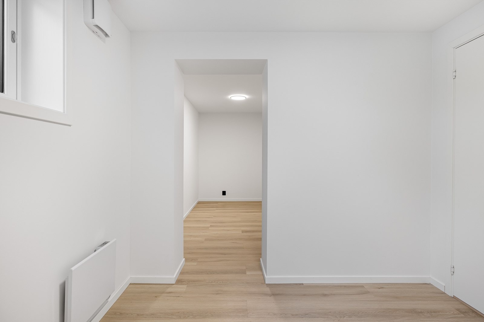 Fra soverom nr. 2 er det direkte adkomst til en innvendig bod. Galleribilde