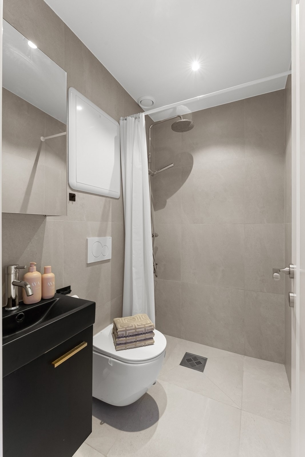 Flislagt bad med varmekabler i gulv. Galleribilde