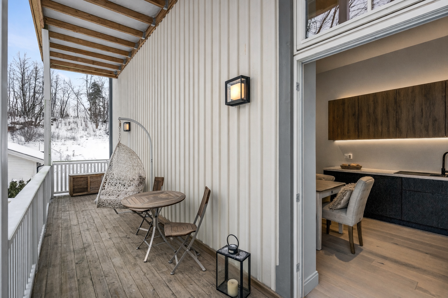 Overbygget veranda med adkomst fra kjøkkenet. (Bilde er KI redigert og avvik vil forekomme). Galleribilde