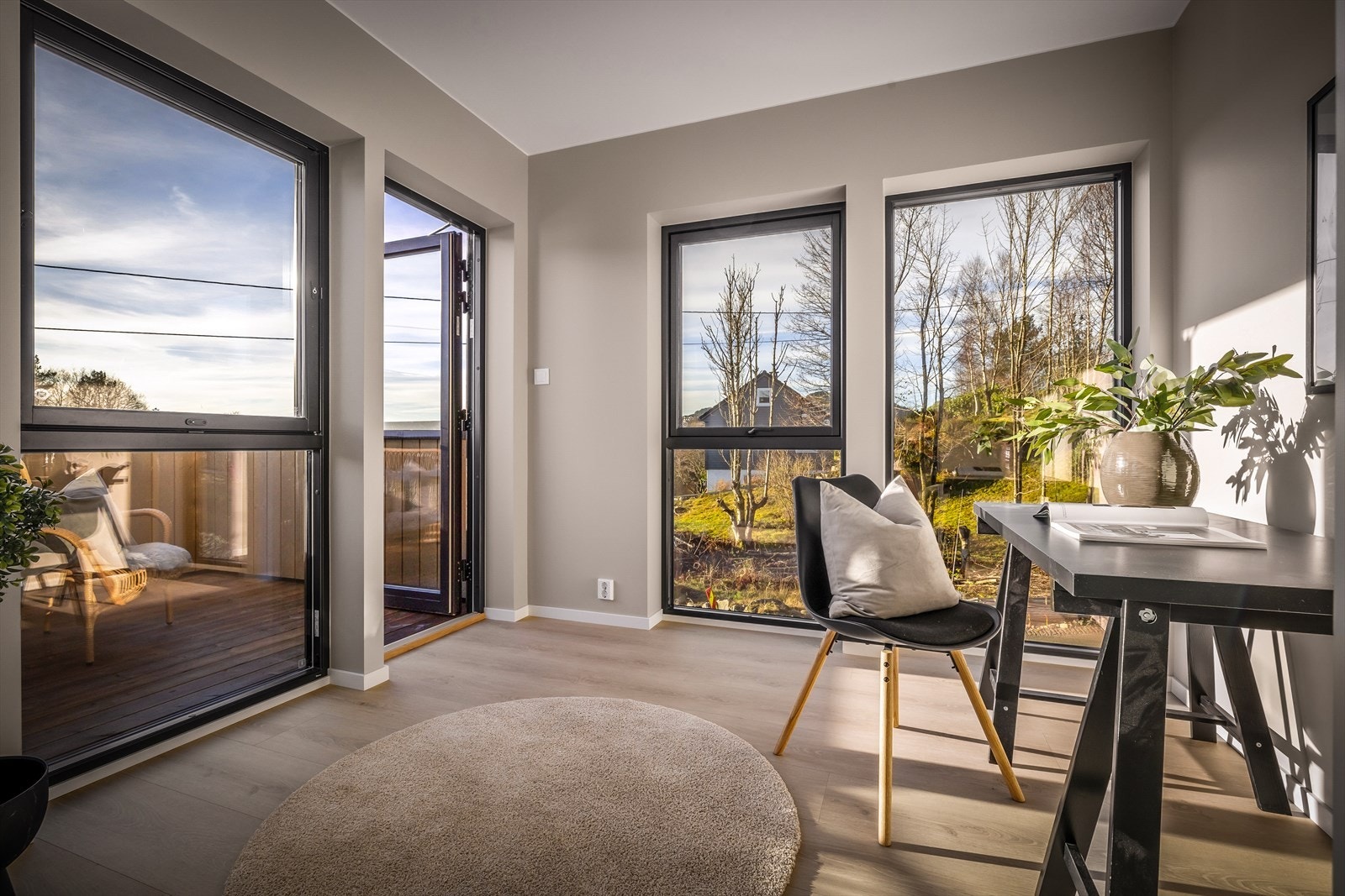 Her er det direkte utgang til flott balkong. Galleribilde