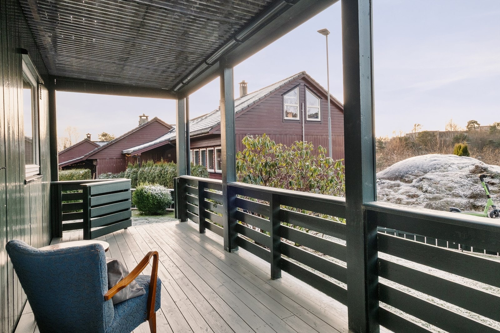 Port fra terrassen og ut til hagen. Galleribilde