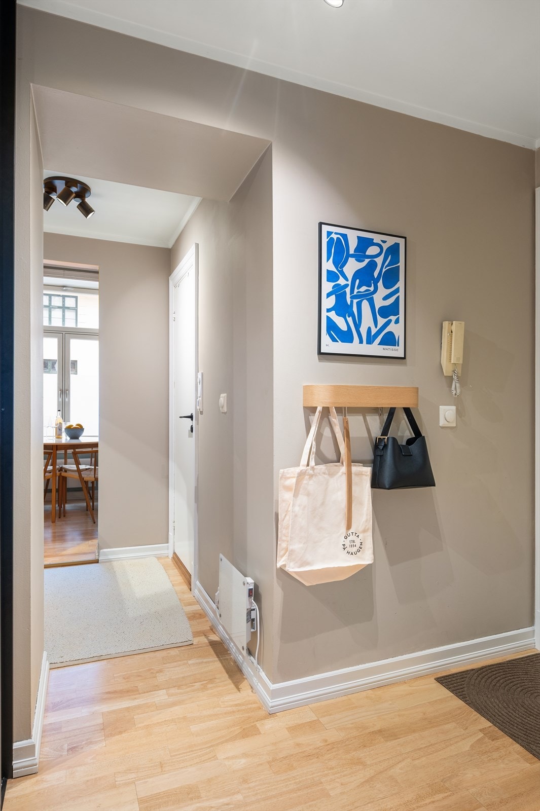 Mellomgang. Galleribilde