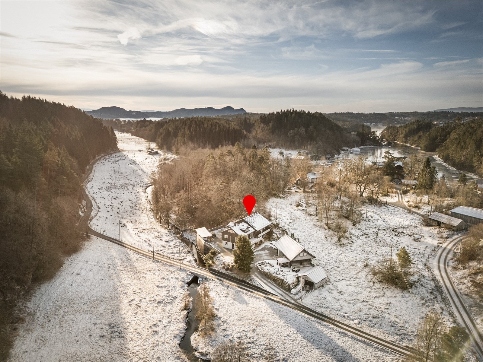 Fotograf: Trond Reksten - Kort gangavstand fra huset til sjø, fiske og badeplasser. Galleribilde